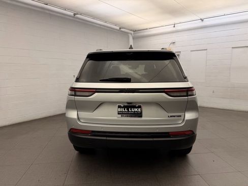 New 2025 Jeep Grand Cherokee Limited w/ Luxury Tech Group II RWD image 4