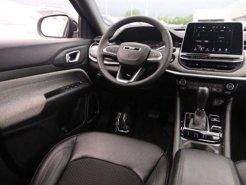 Used 2025 Jeep Compass Latitude w/ Sun & Sound Group AWD/4WD image 23