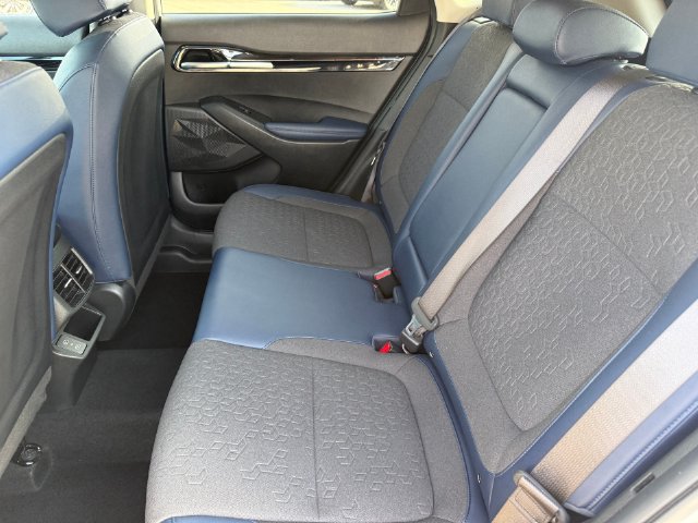 Used 2025 Kia Seltos S FWD image 28