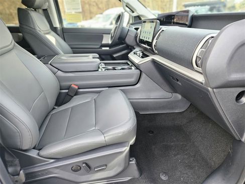 New 2026 Ford Expedition Active image 7