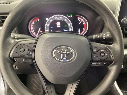 Used 2025 Toyota RAV4 XLE AWD/4WD image 18