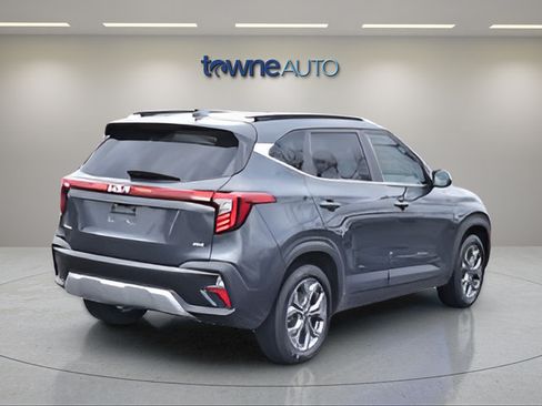Used 2024 Kia Seltos S AWD/4WD image 5