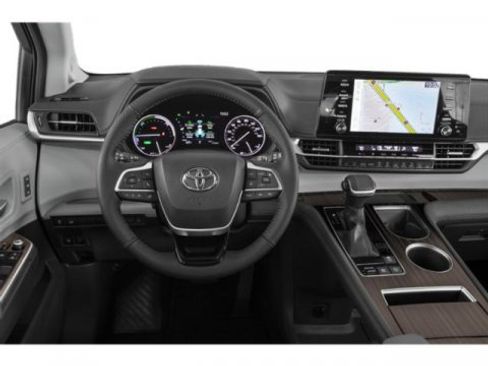 Used 2021 Toyota Sienna Limited image 7