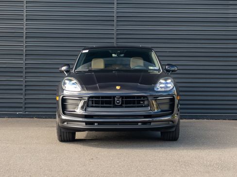 Used 2026 Porsche Macan image 11
