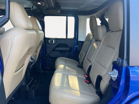 Used 2018 Jeep Wrangler Unlimited Sahara AWD/4WD image 13