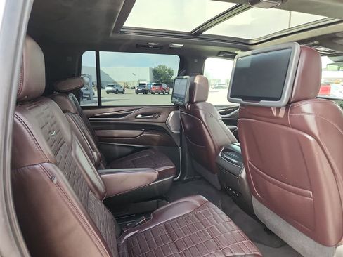 Used 2021 Cadillac Escalade ESV Sport Platinum image 17