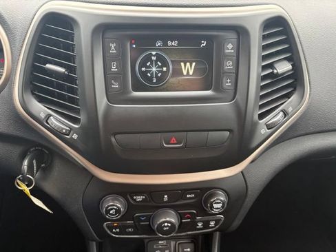 Used 2015 Jeep Cherokee Latitude FWD image 29