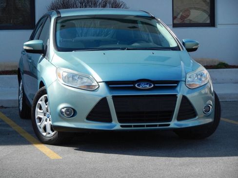 Used 2012 Ford Focus SE w/ SE Winter Pkg image 5
