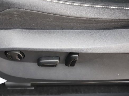 Used 2022 Volkswagen Tiguan SE image 12