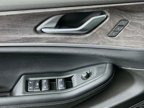 Used 2024 Jeep Grand Cherokee L Limited w/ Luxury Tech Group II image 15