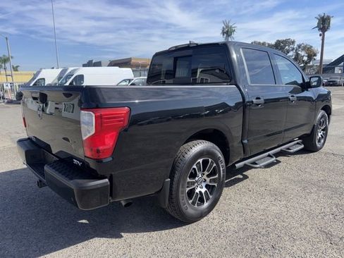 Used 2023 Nissan Titan SV w/ SV Convenience Package image 5