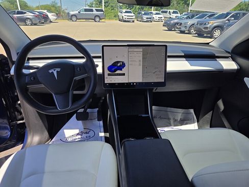 Used 2021 Tesla Model Y Long Range AWD/4WD image 11