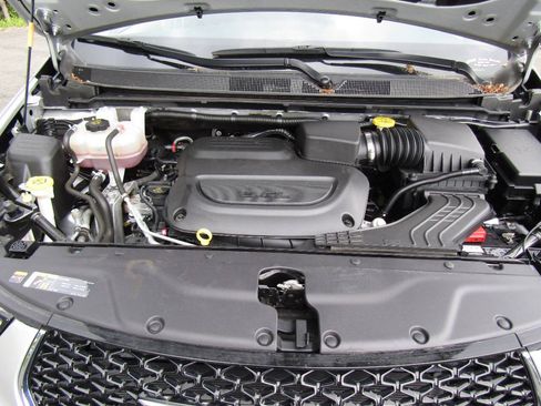 Used 2024 Chrysler Pacifica Touring-L FWD image 31