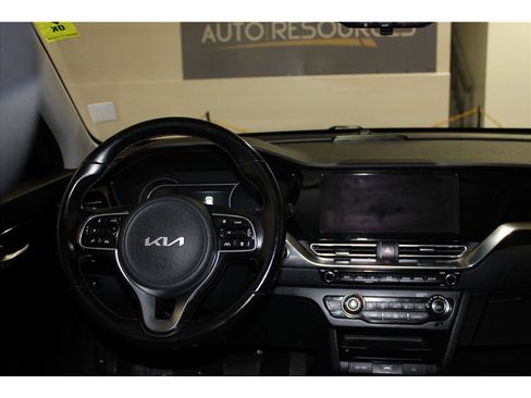 Used 2022 Kia Niro EX image 15