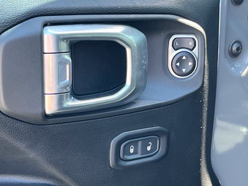 Used 2023 Jeep Wrangler Unlimited w/ Sun & Screen Package AWD/4WD image 23