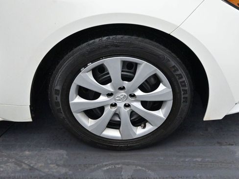 Used 2021 Toyota Corolla LE image 31