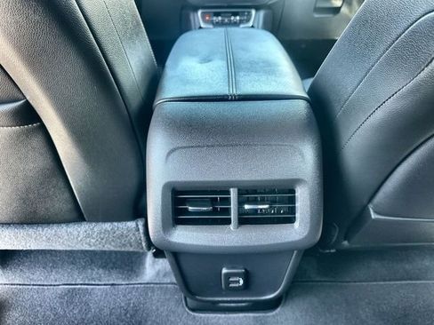 Used 2024 GMC Terrain SLT w/ Infotainment Package II image 22