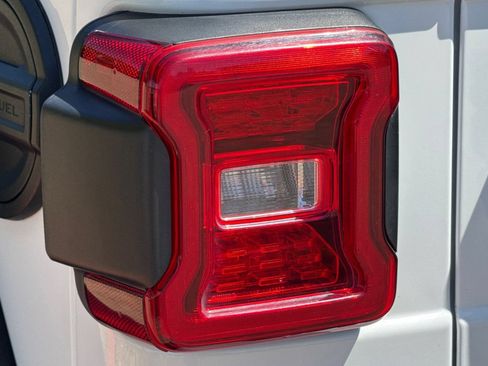 Used 2024 Jeep Wrangler Unlimited Rubicon 4xe AWD/4WD image 48