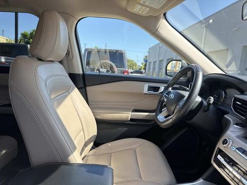 Used 2023 Ford Explorer XLT w/ Equipment Group 202A RWD image 11