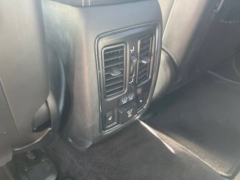 Used 2017 Jeep Grand Cherokee Limited w/ Luxury Group II RWD image 21