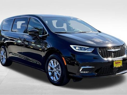 New 2026 Chrysler Pacifica Select image 1