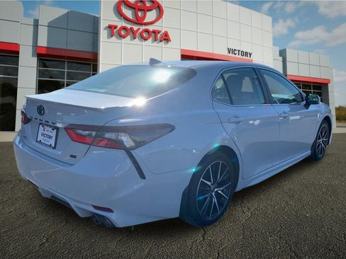 Used 2023 Toyota Camry SE w/ Convenience Package FWD image 3