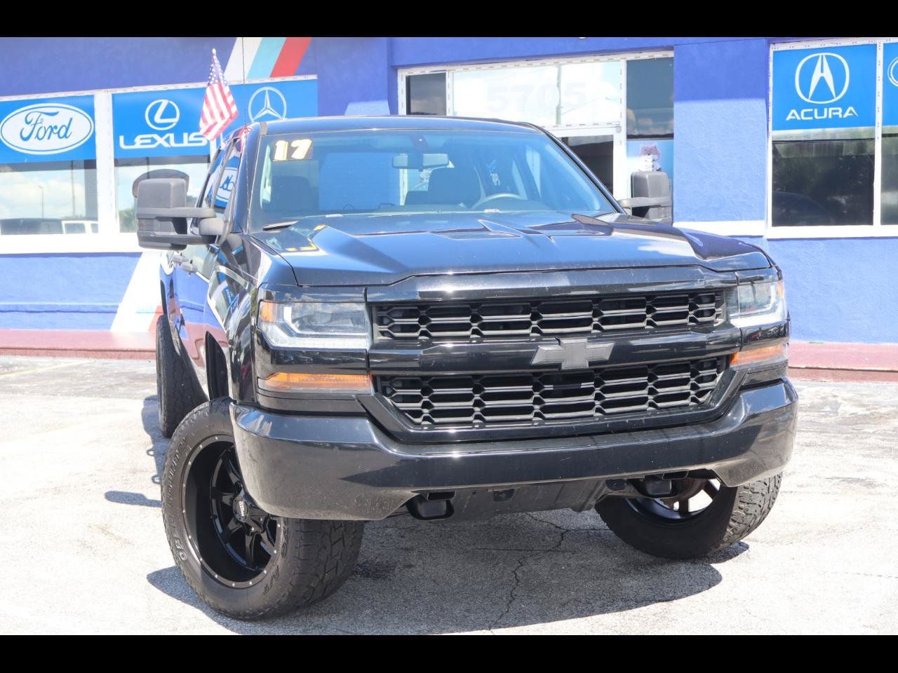 Used 2017 Chevrolet Silverado 1500 Custom w/ Custom Convenience Package RWD image 3