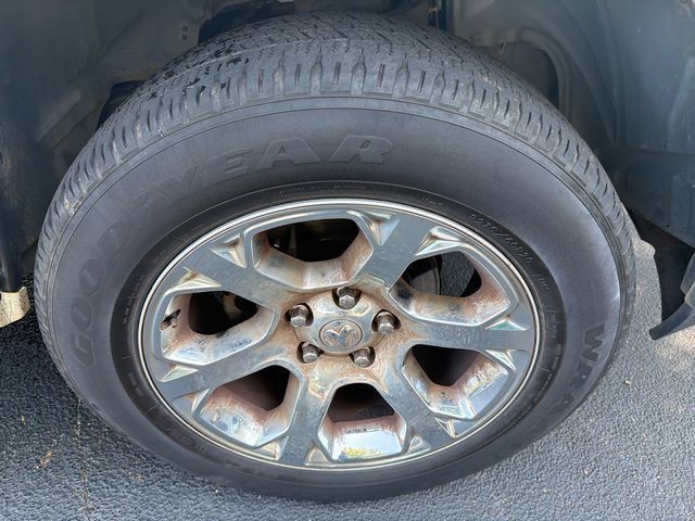 Used 2017 RAM 1500 Laramie AWD/4WD image 12