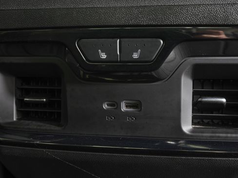 Used 2024 Chevrolet Silverado 2500 ZR2 w/ Technology Package image 12