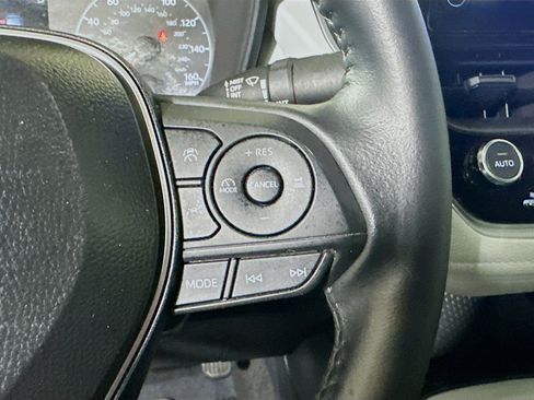 Used 2025 Toyota Corolla SE w/ Convenience Package FWD image 17