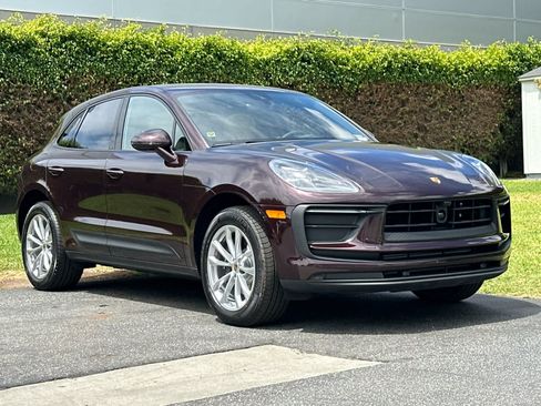 Certified 2025 Porsche Macan AWD/4WD image 10