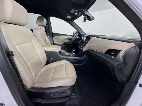 Used 2022 Chevrolet Traverse LT w/ LT Premium Package image 30