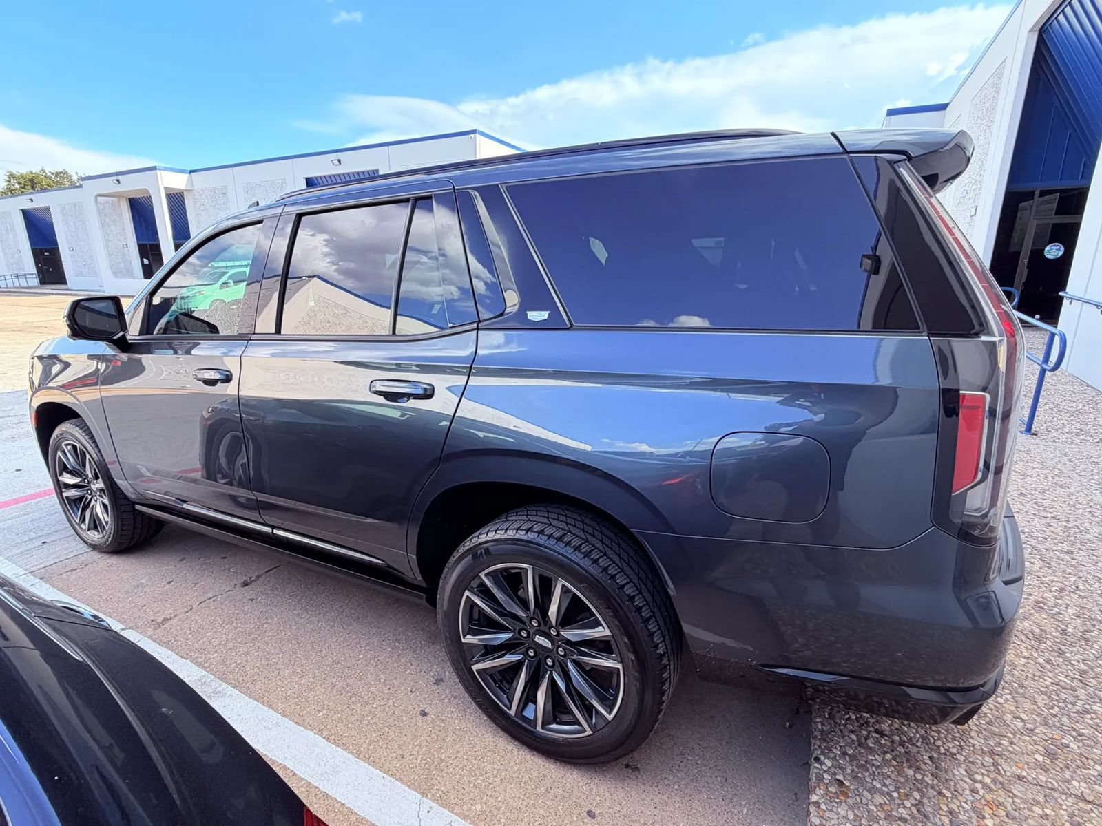 Used 2021 Cadillac Escalade Sport Platinum AWD/4WD image 2