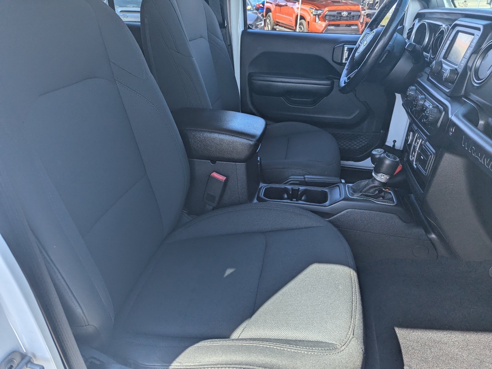 Used 2018 Jeep Wrangler Unlimited Sport S AWD/4WD image 11