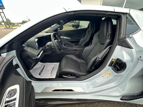Used 2023 Chevrolet Corvette Z06 RWD image 8