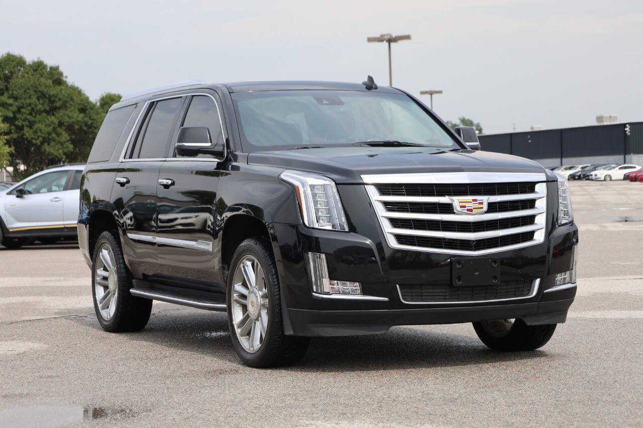 Used 2016 Cadillac Escalade Luxury AWD/4WD image 4