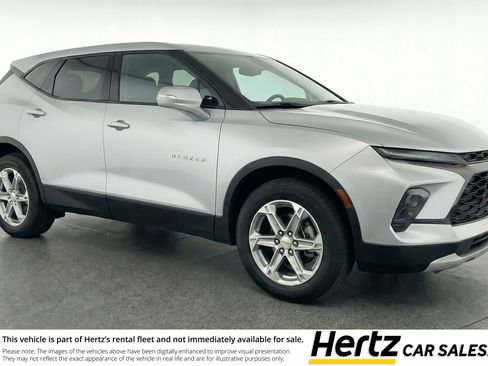 Used 2025 Chevrolet Blazer LT FWD image 1