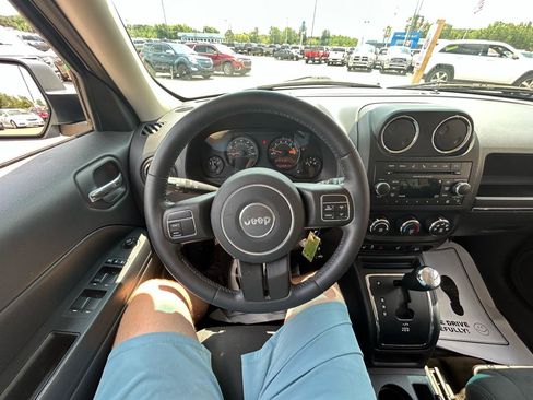 Used 2016 Jeep Patriot Latitude AWD/4WD image 25