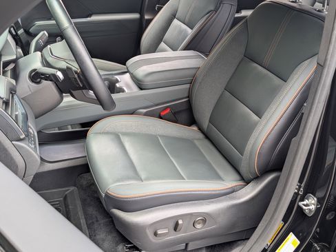 Used 2024 GMC Acadia AT4 w/ Luxury Package AWD/4WD image 16