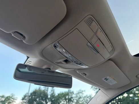 Used 2019 Mercedes-Benz C 300 4MATIC Sedan image 31