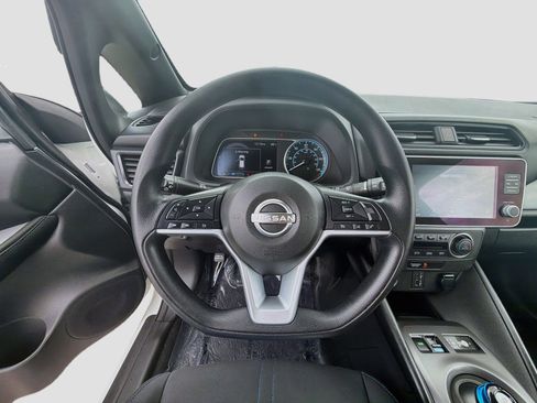 Used 2025 Nissan Leaf S FWD image 18
