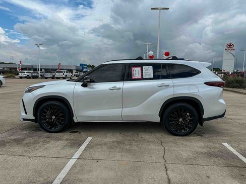 Used 2024 Toyota Highlander XSE AWD/4WD image 6
