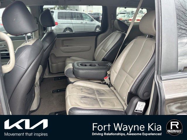 Used 2017 Kia Sedona LX w/ LX Essentials Premium Package FWD image 10