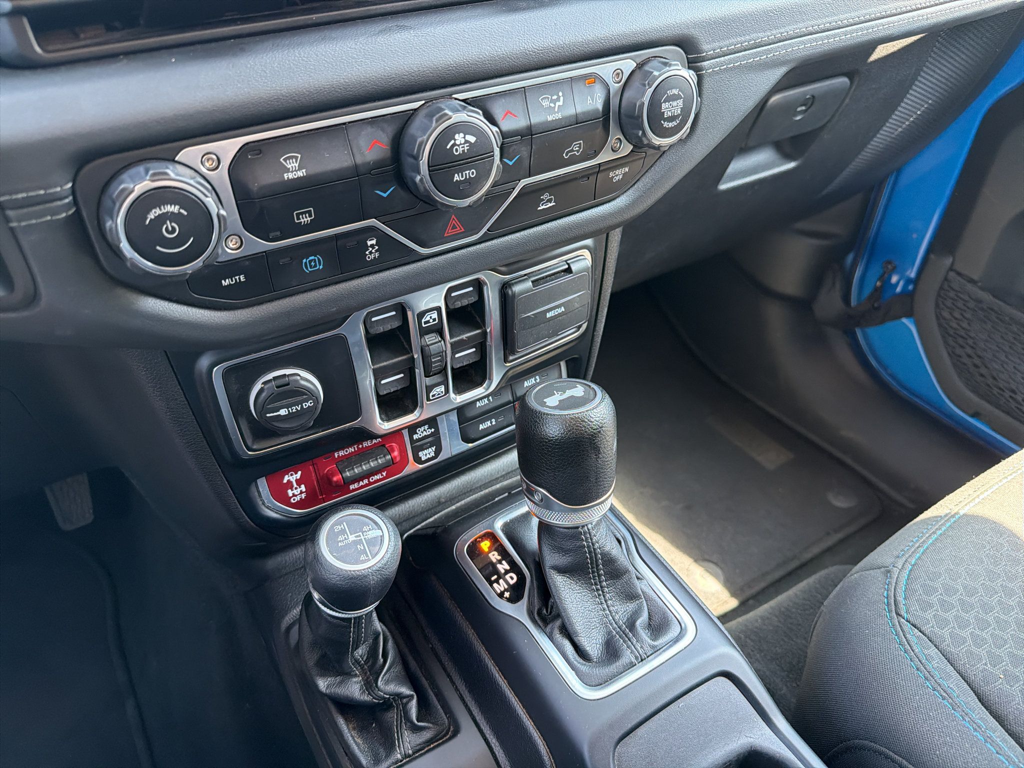 Used 2024 Jeep Wrangler Unlimited Rubicon 4xe AWD/4WD image 17