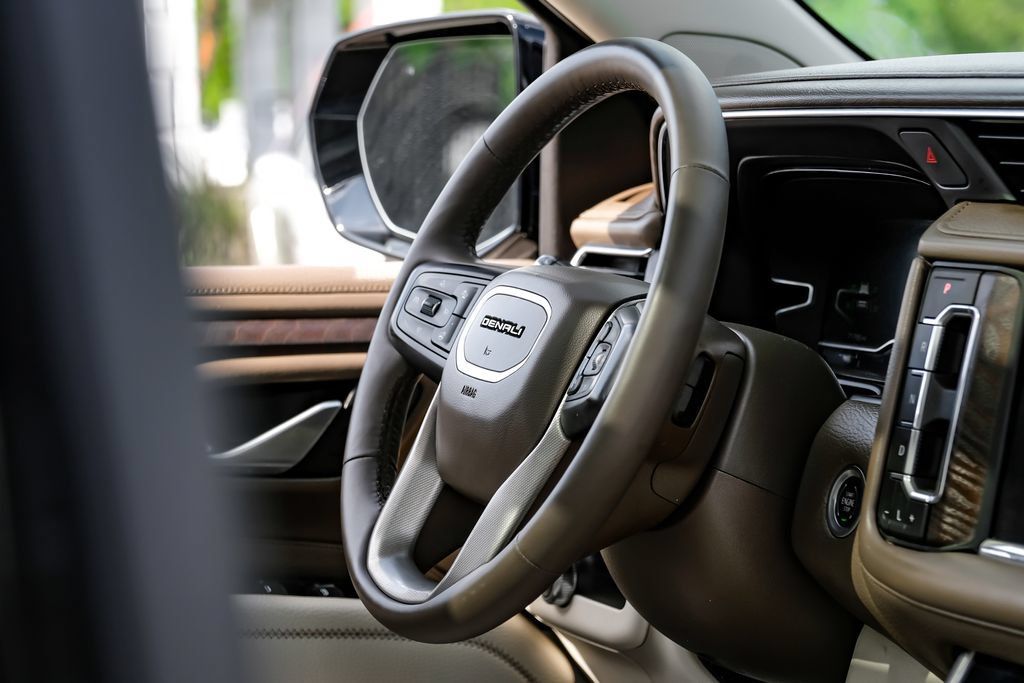 Used 2022 GMC Yukon Denali AWD/4WD image 13