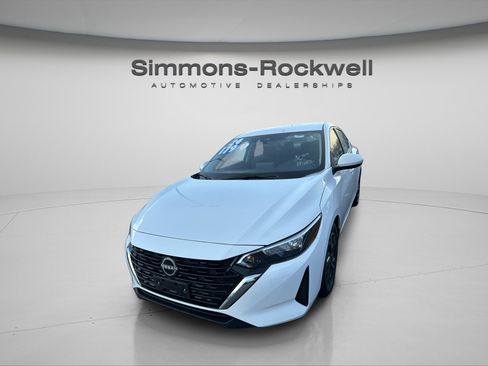 Used 2024 Nissan Sentra SV image 2