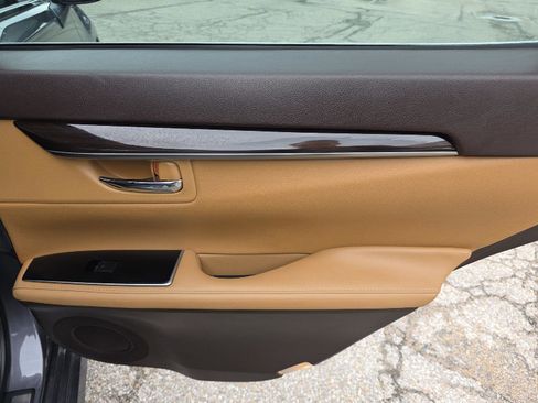 Used 2018 Lexus ES 350 w/ Premier Package image 22