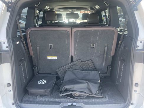 Certified 2025 Volkswagen ID. Buzz Pro S RWD image 5