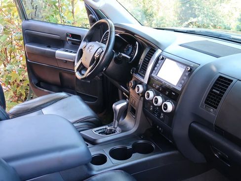 Used 2020 Toyota Sequoia TRD Pro AWD/4WD image 39