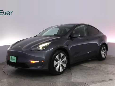 Used 2023 Tesla Model Y Long Range AWD/4WD image 2